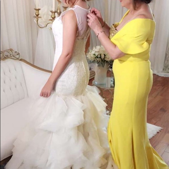 Yellow gown with embellishment - Picture 2 of 6